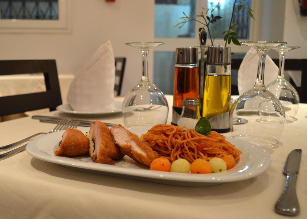 Castilia Suites Тозьор Екстериор снимка